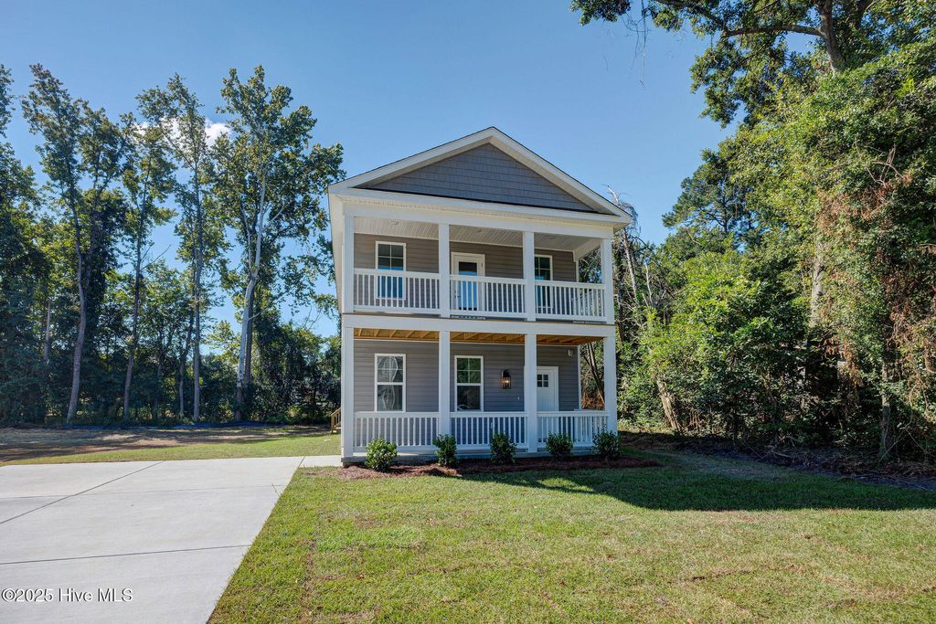 Photo of 205 W Williams Street, Burgaw, NC 28425 (MLS # 100528986)