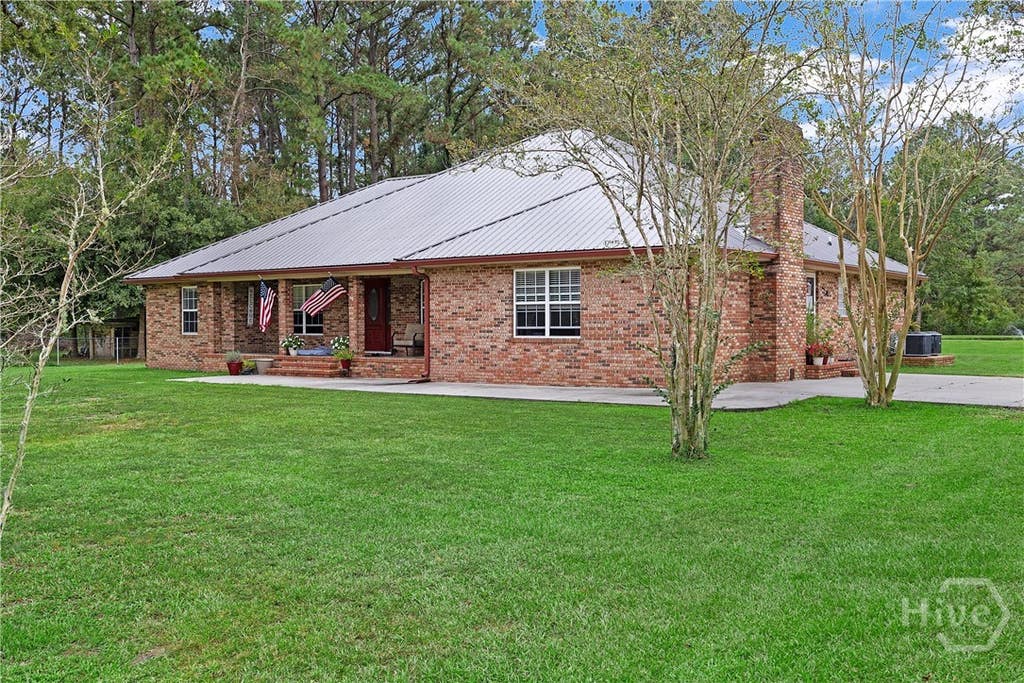 Photo of 5298 E Glynn Avenue, Brunswick, GA 31523 (MLS # SA362696)