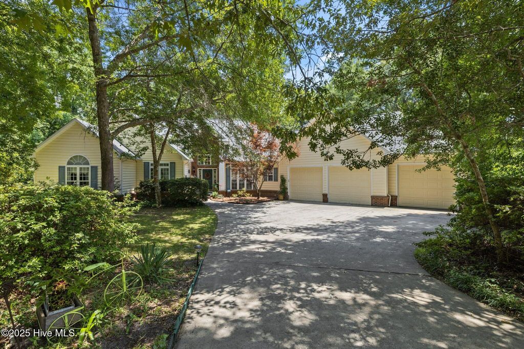 Photo of 250 White Oak Bluff Road, Stella, NC 28582 (MLS # 100517626)