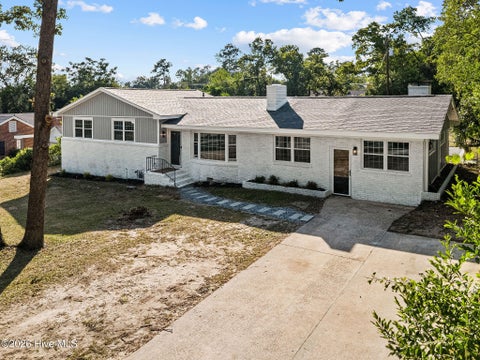 Photo of 1828 Courtney Drive, North Augusta, SC 29841 (MLS # 100587338)