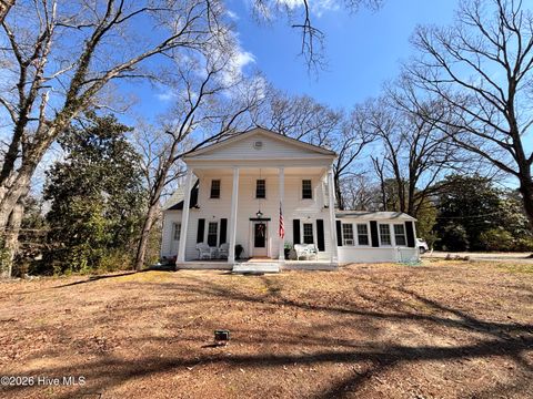 Homes For Sale - 900 Beaman Street<br/> Sampson County, Clinton, NC 28328