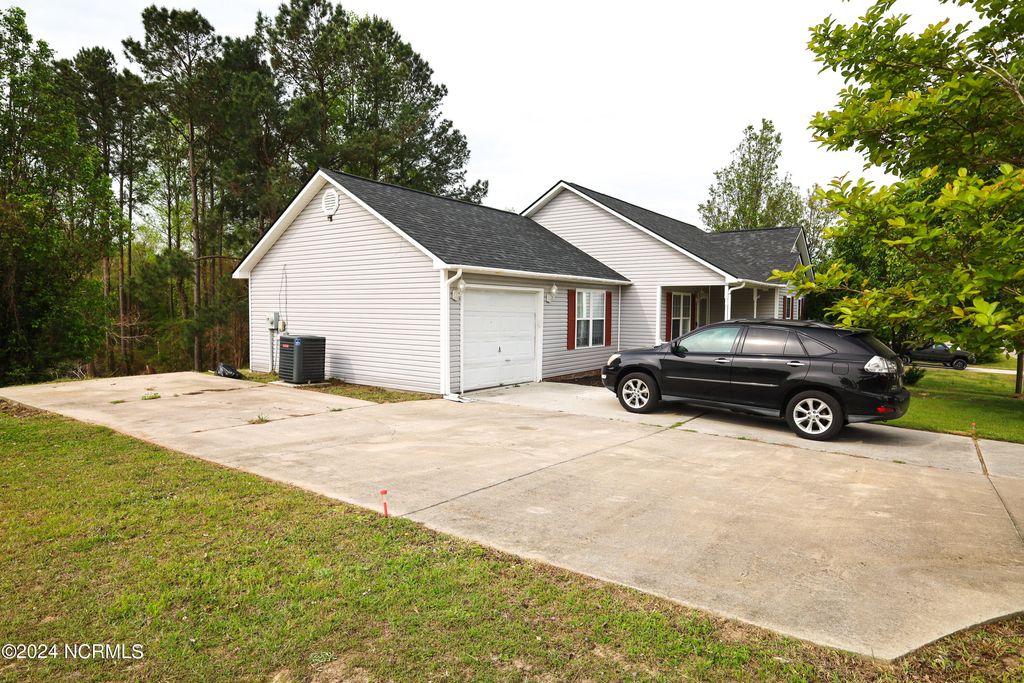 Photo of 108 Stepping Stone Trail, Jacksonville, NC 28546 (MLS # 100546185)