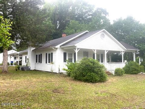 Homes For Sale - 302 Lower Street<br/> Bladen County, Elizabethtown, NC 28337