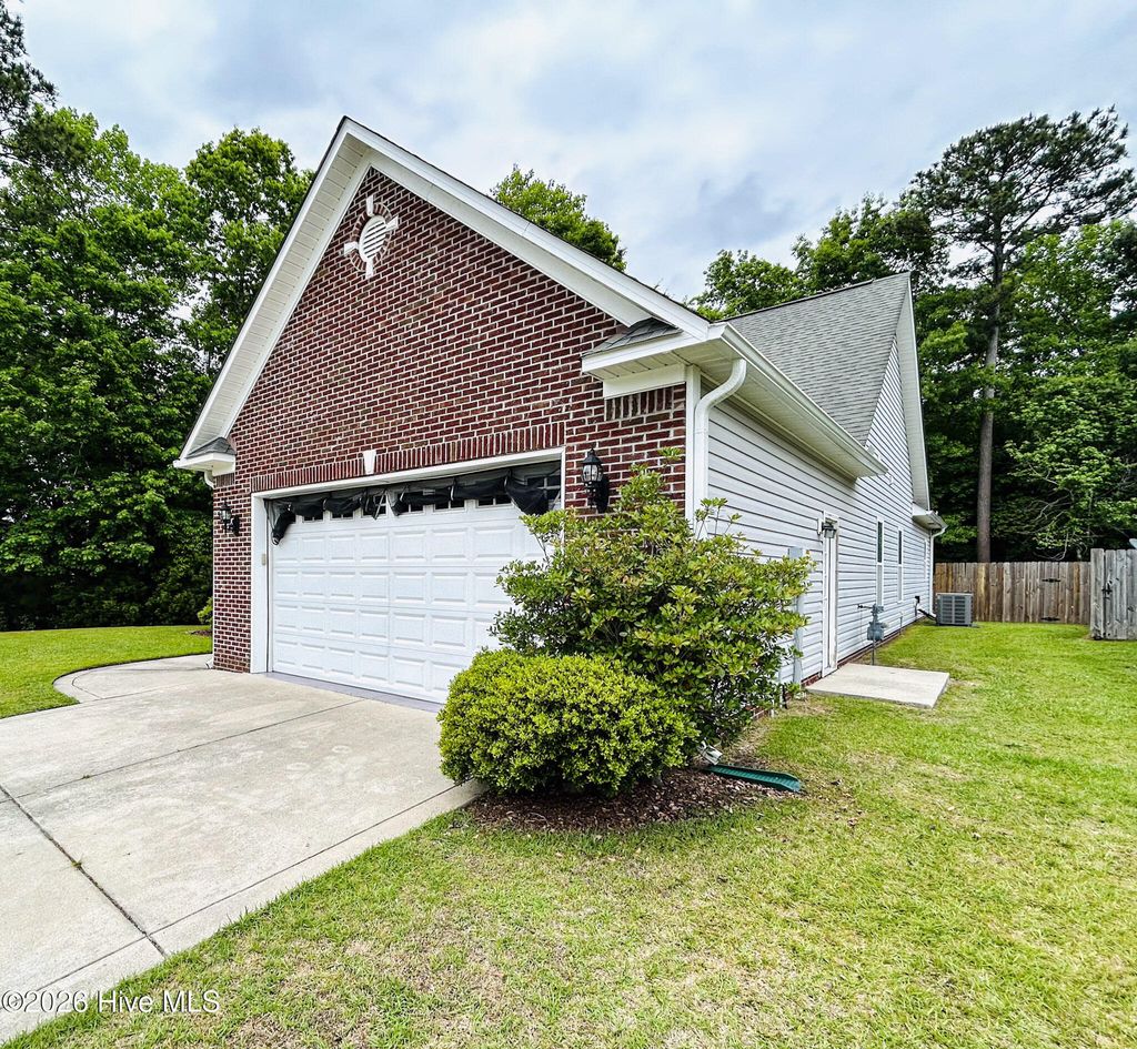 Photo of 304 Weatherford Drive, Jacksonville, NC 28540 (MLS # 100574085)