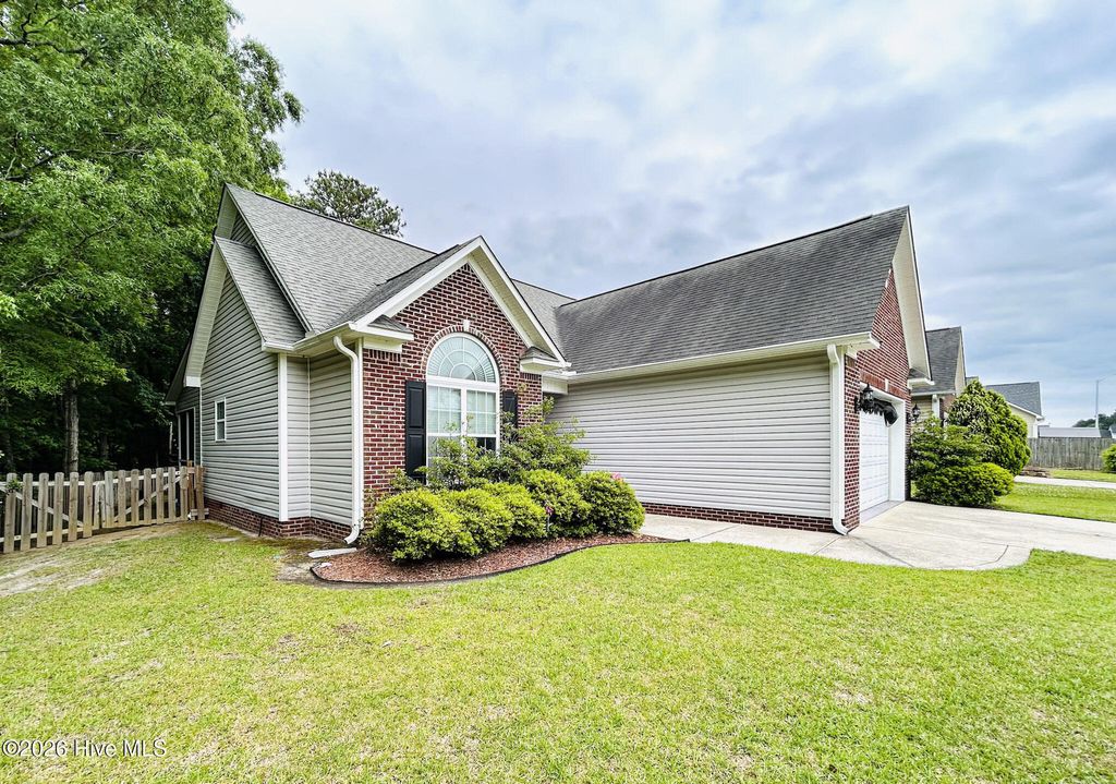 Photo of 304 Weatherford Drive, Jacksonville, NC 28540 (MLS # 100574085)