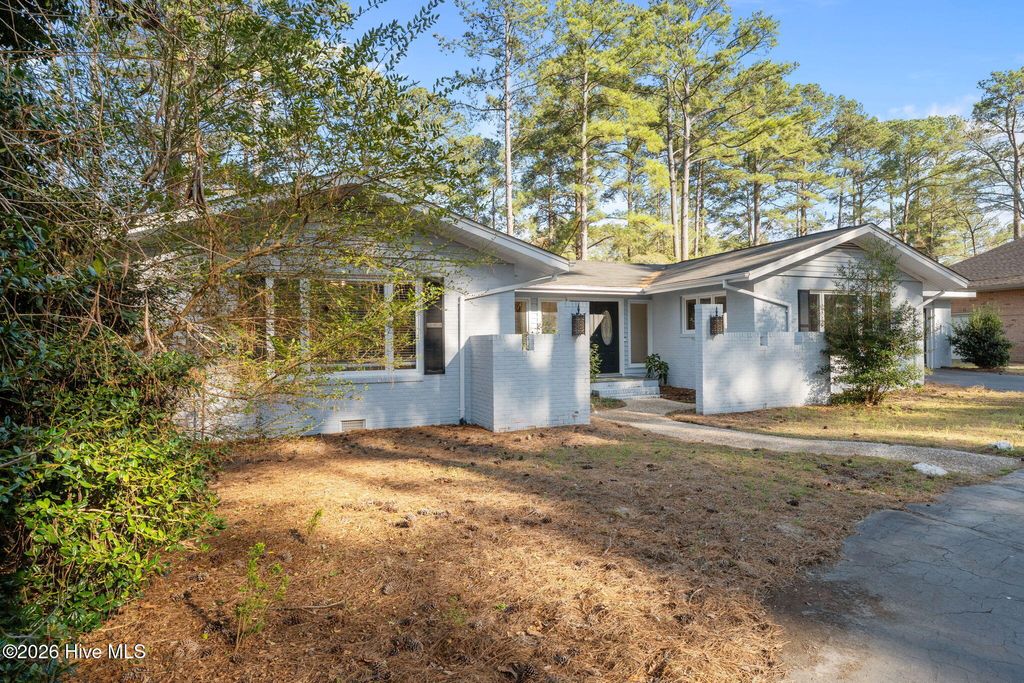 Photo of 10 Fairway Drive, Whispering Pines, NC 28327 (MLS # 100569482)
