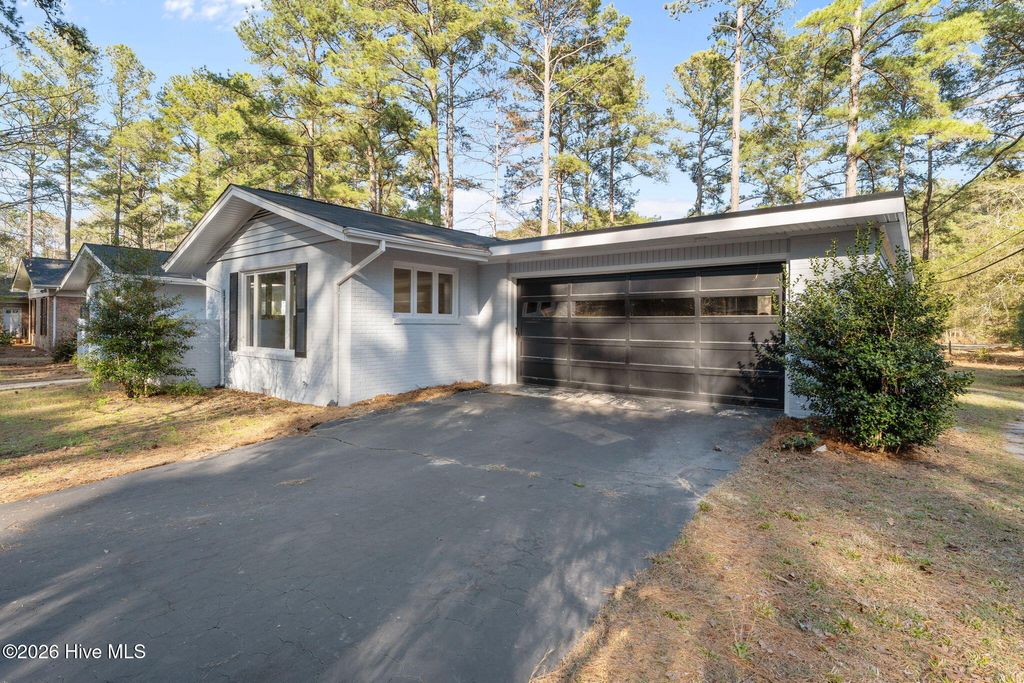 Photo of 10 Fairway Drive, Whispering Pines, NC 28327 (MLS # 100569482)