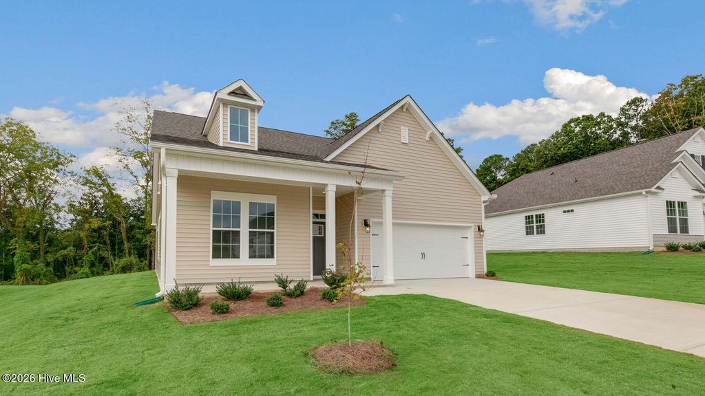 Photo of 812 Fernwind Circle, Aberdeen, NC 28315 (MLS # 100548367)