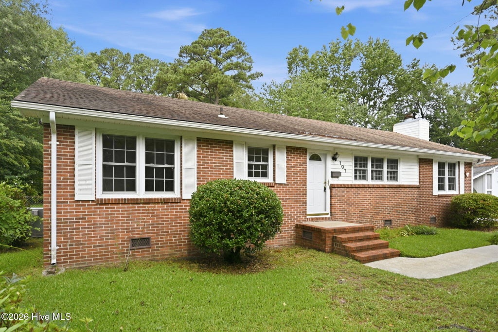 Photo of 107 Arthur Court, Jacksonville, NC 28546 (MLS # 100588963)