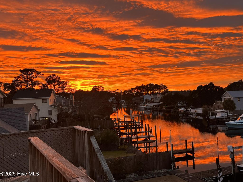 Photo of 422 Harbour View Drive, Kill Devil Hills, NC 27948 (MLS # 100546627)