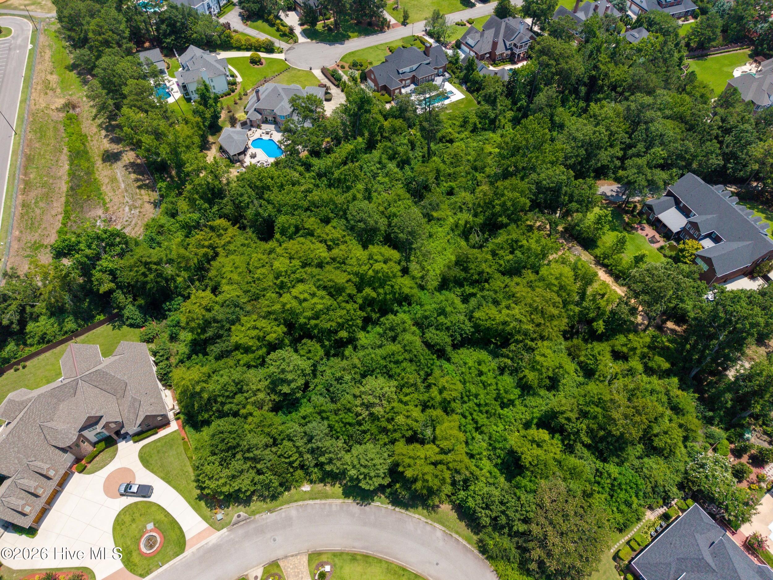 4016 27 Firethorn Court