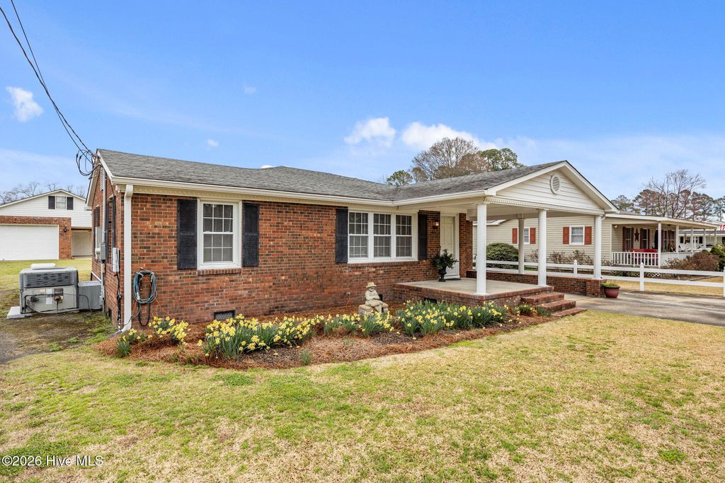 Photo of 437 E Kornegay Street, Dover, NC 28526 (MLS # 100559350)