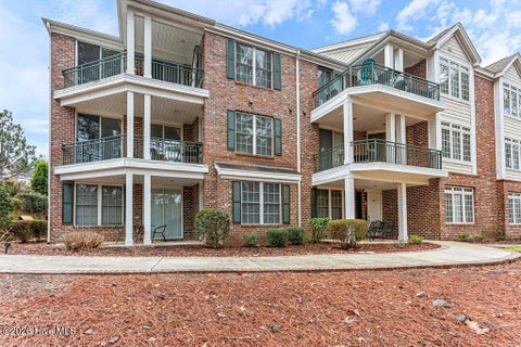 Condo For Sale - 1815 Woodbrooke Drive<br/> Southern Pines, NC 28387