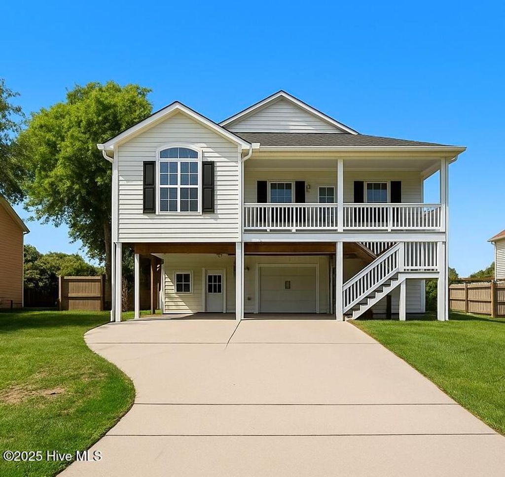 Photo of 1323 Cabo Court, Carolina Beach, NC 28428 (MLS # 100533077)