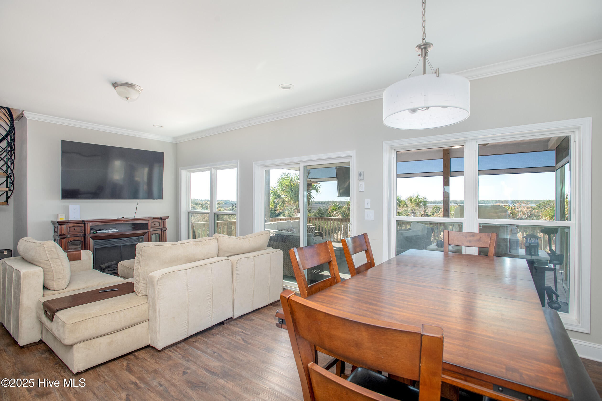 285 Soundview Drive