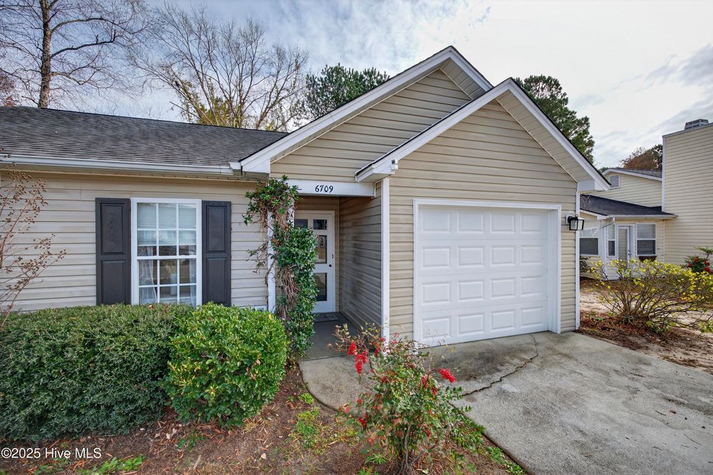 Photo of 6709 Hailsham Drive, Wilmington, NC 28412 (MLS # 100558907)