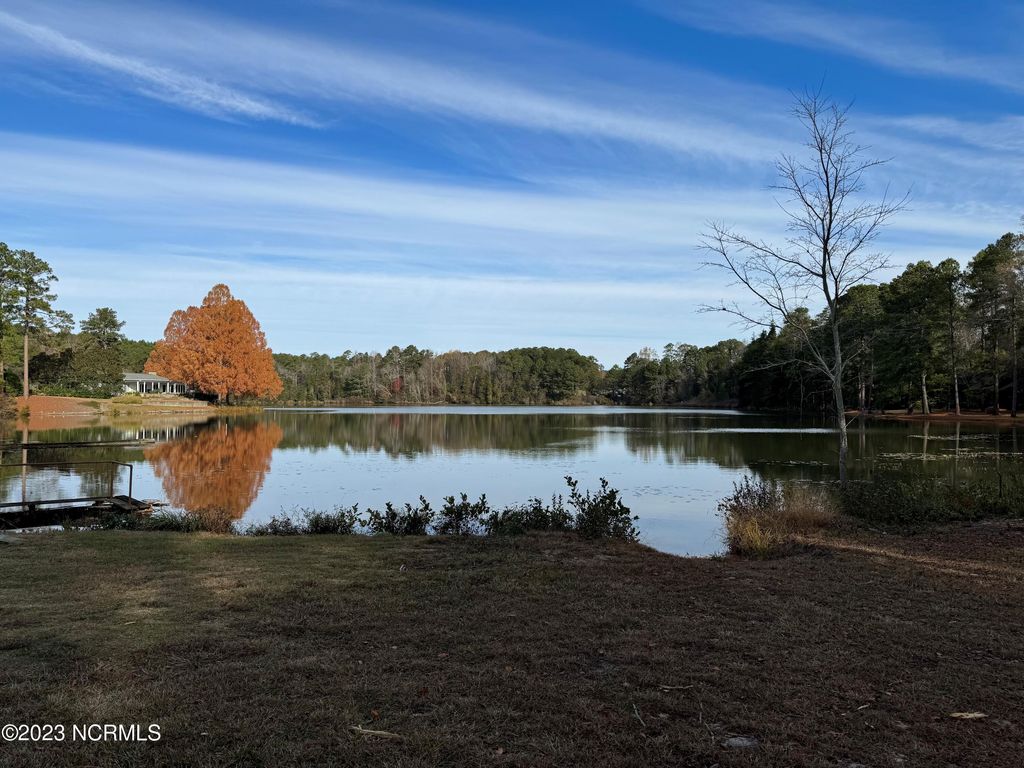 Photo of 275 Lake Dornoch Drive, Pinehurst, NC 28374 (MLS # 100547096)