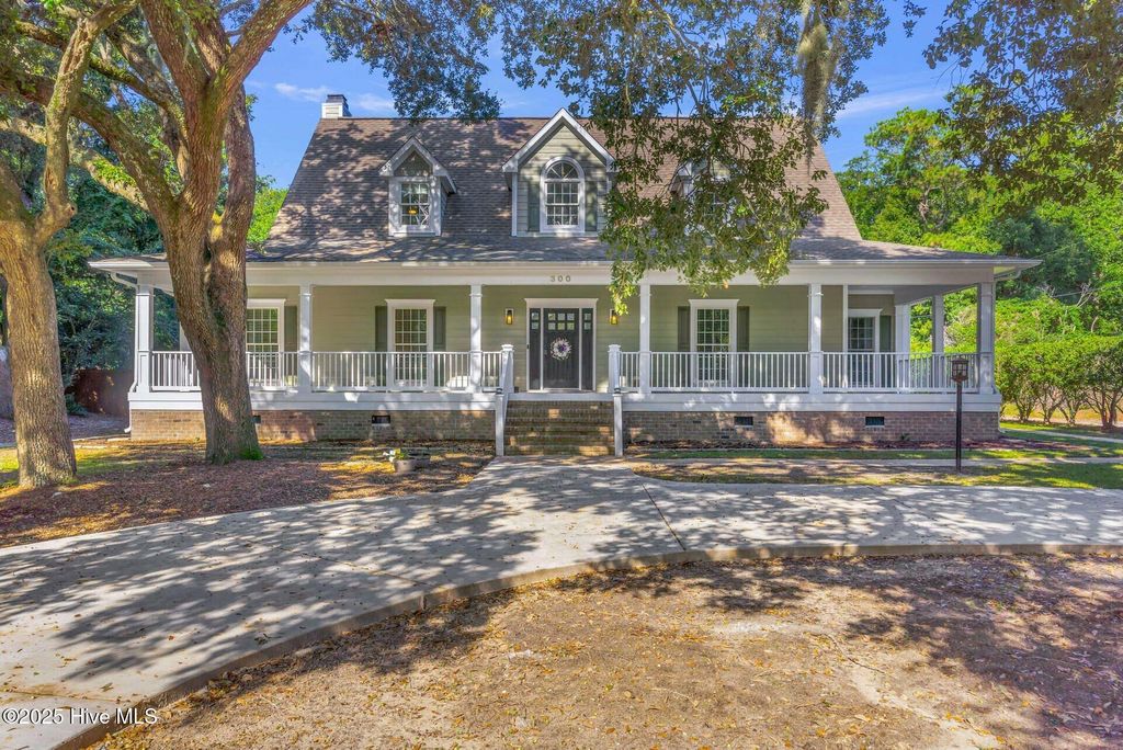 Photo of 300 Cabbage Inlet Lane, Wilmington, NC 28409 (MLS # 100532167)