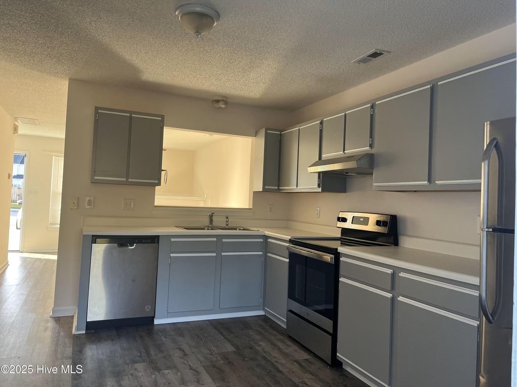 Photo of 200 Pinegrove Court, Jacksonville, NC 28546 (MLS # 100546348)