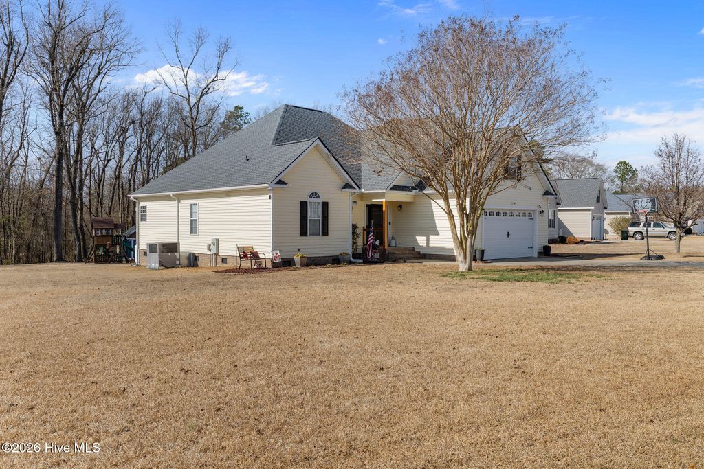 Photo of 111 Autumn Ridge Drive, Pikeville, NC 27863 (MLS # 100552125)