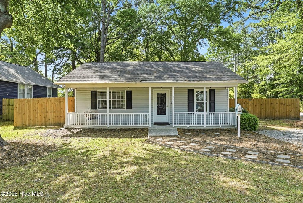 Photo of 106 New Bern Street, Wilmington, NC 28403 (MLS # 100566339)