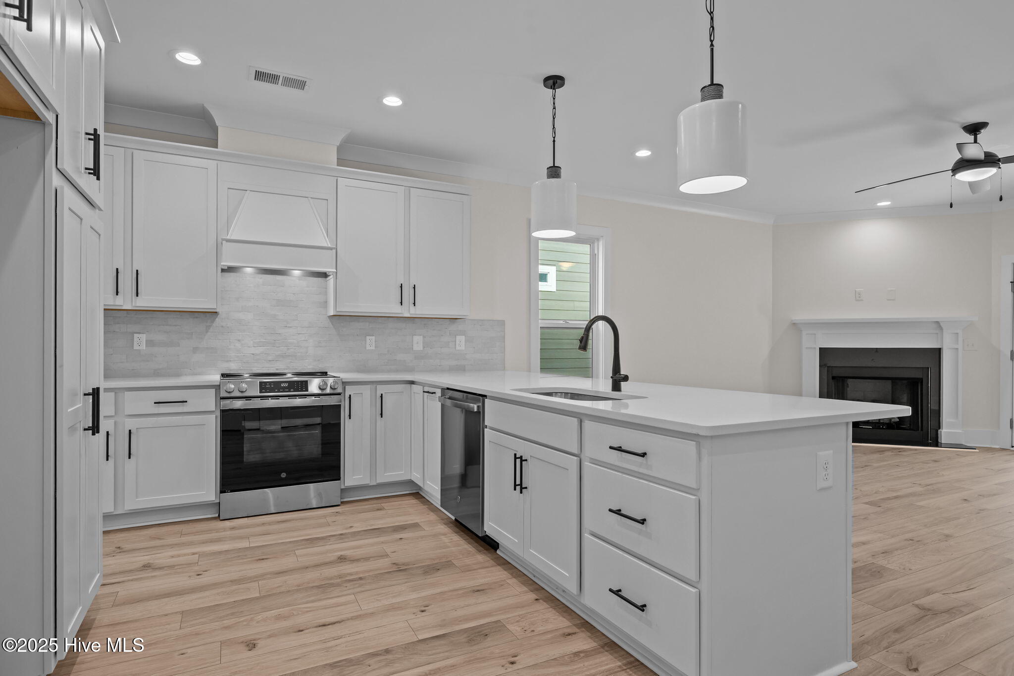 118 Pine View Boulevard