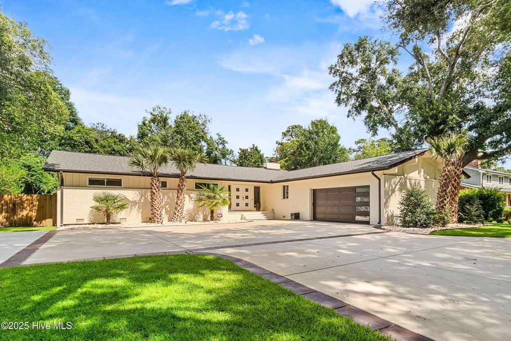 Photo of 1709 Hawthorne Road, Wilmington, NC 28403 (MLS # 100561677)