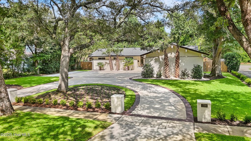 Photo of 1709 Hawthorne Road, Wilmington, NC 28403 (MLS # 100561677)