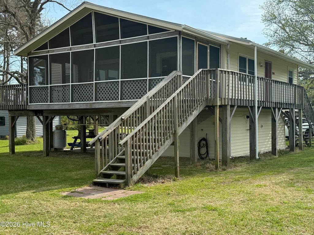 Photo of 197 S River Drive, Beaufort, NC 28516 (MLS # 100563565)