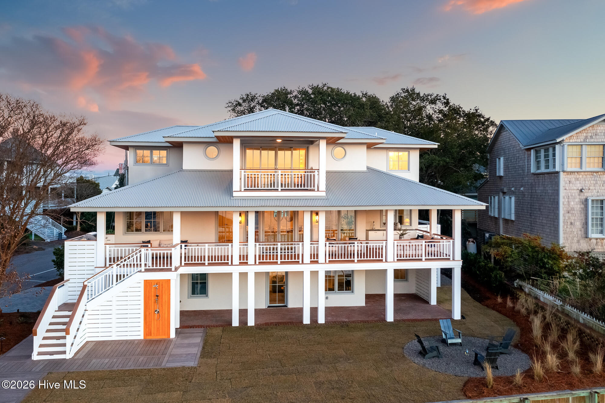 33 W Henderson Street