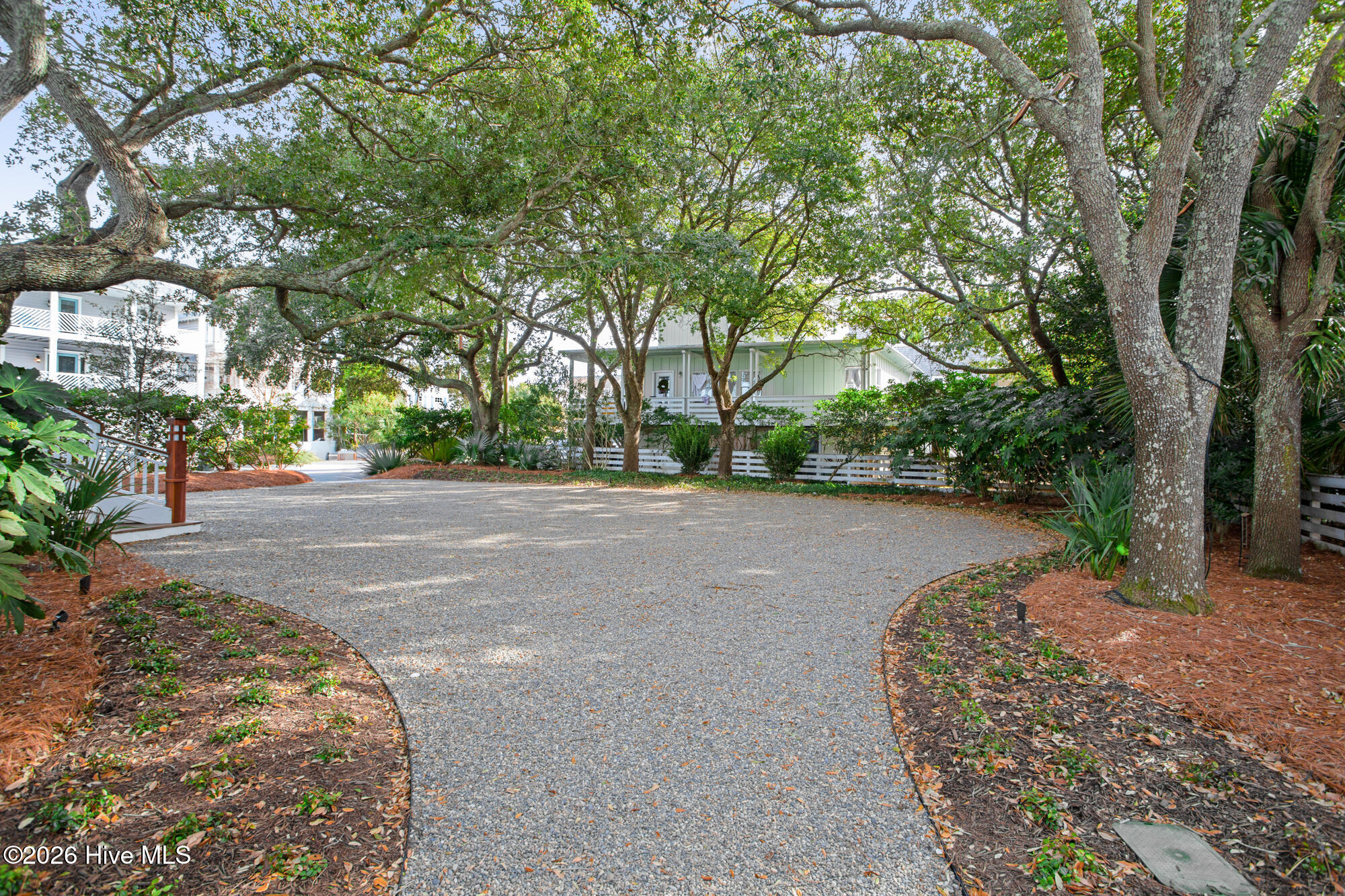 33 W Henderson Street