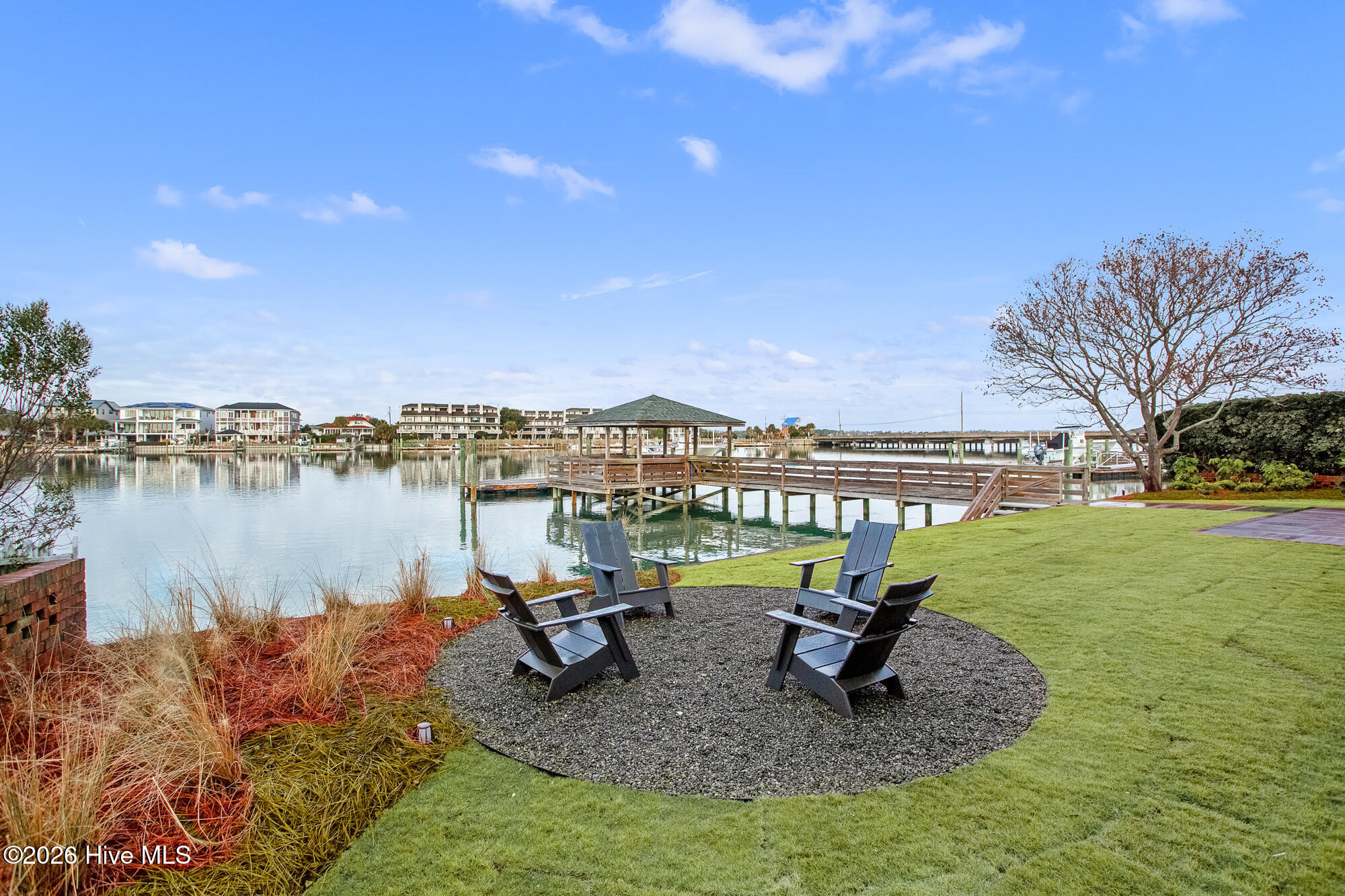 33 W Henderson Street