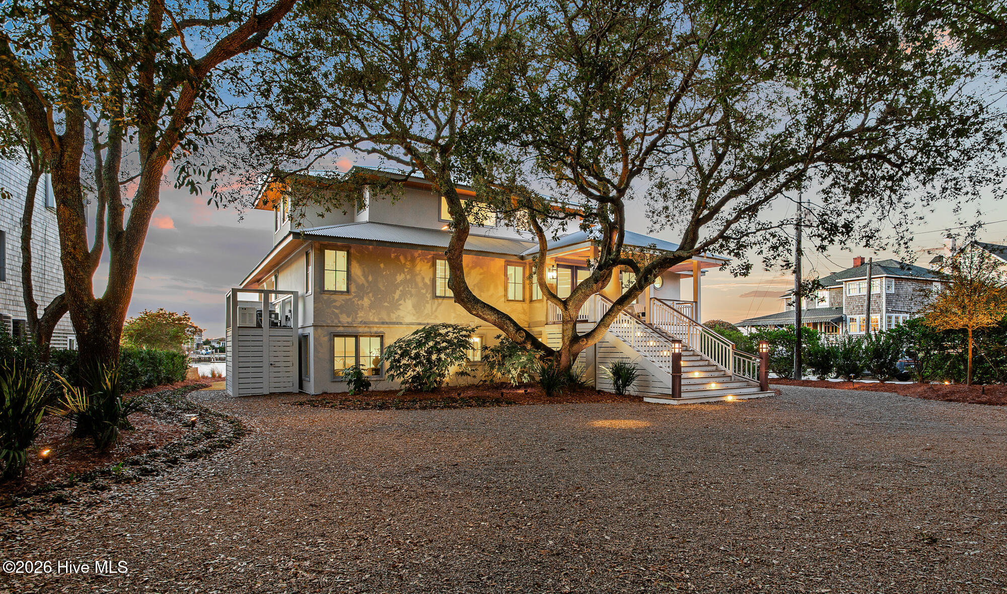 33 W Henderson Street