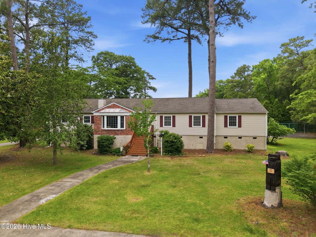 Photo of 105 Harbor Drive, Washington, NC 27889 (MLS # 100575358)