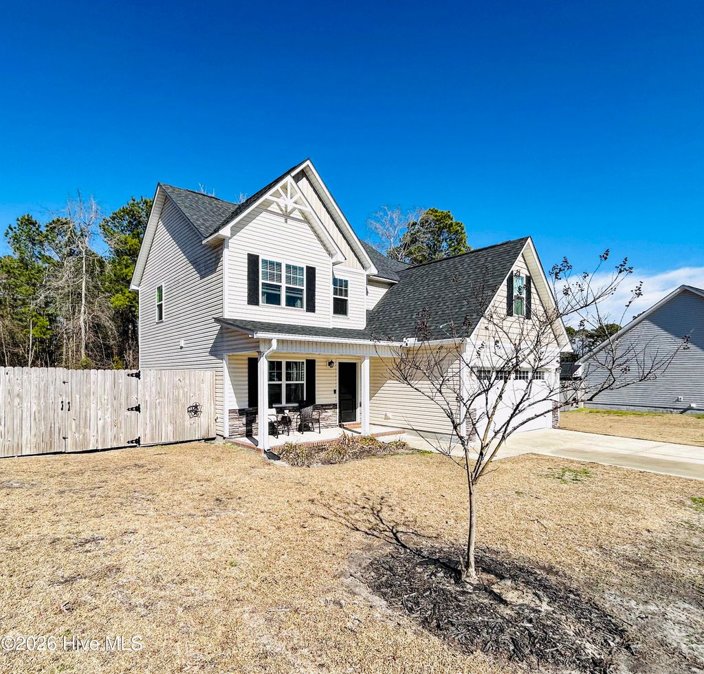 Photo of 402 Crestmont Court, Richlands, NC 28574 (MLS # 100557400)