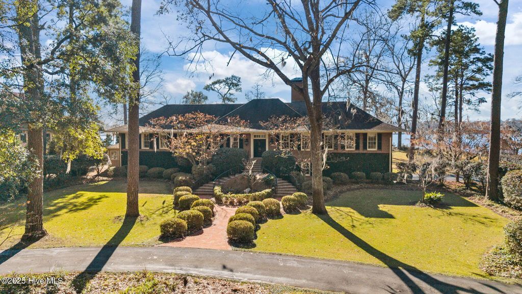 Photo of 5003 Trent Woods Drive, Trent Woods, NC 28562 (MLS # 100546664)