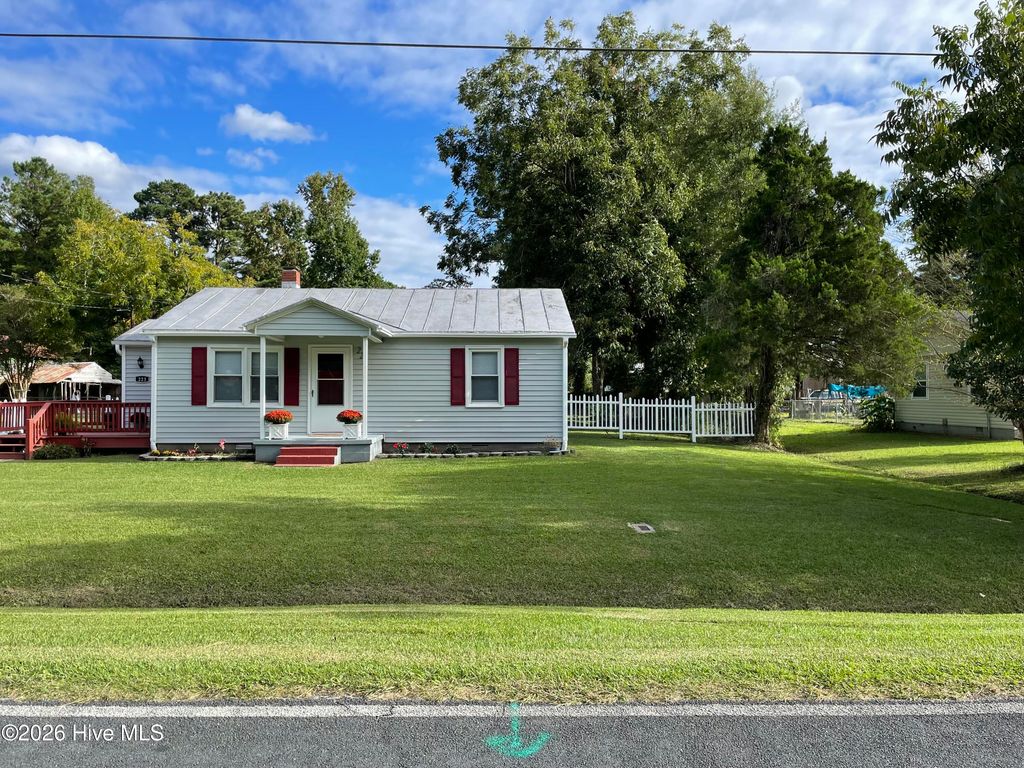 Photo of 223 Gibbs Road, New Bern, NC 28560 (MLS # 100562024)
