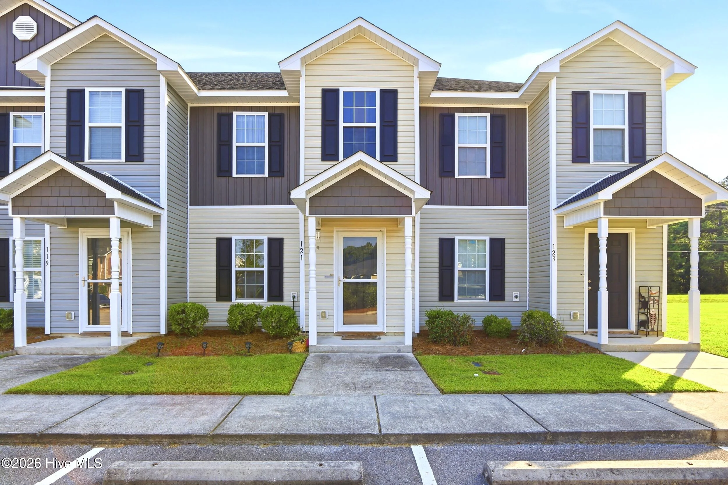 121 W Murrow Lane