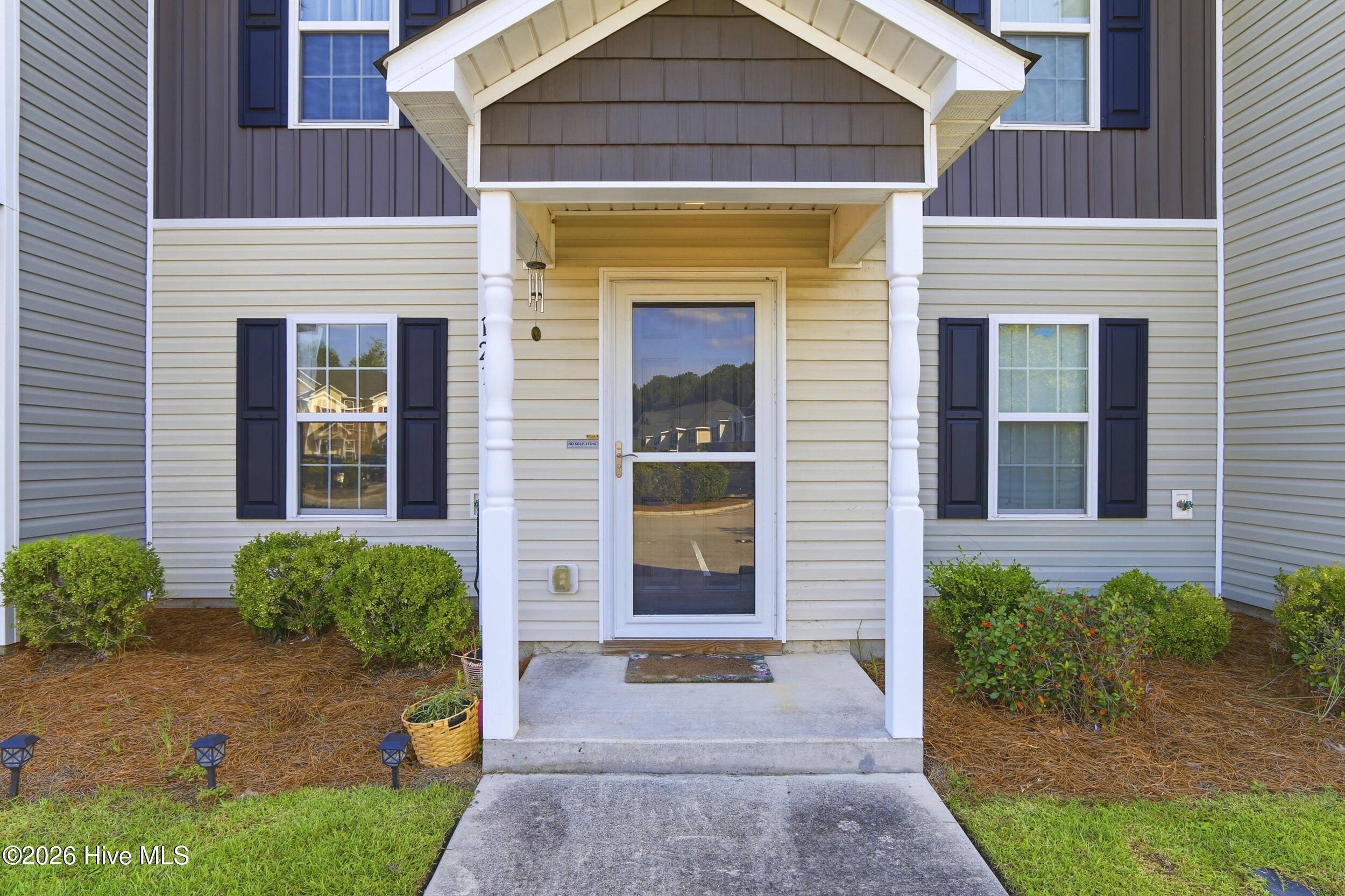 121 W Murrow Lane