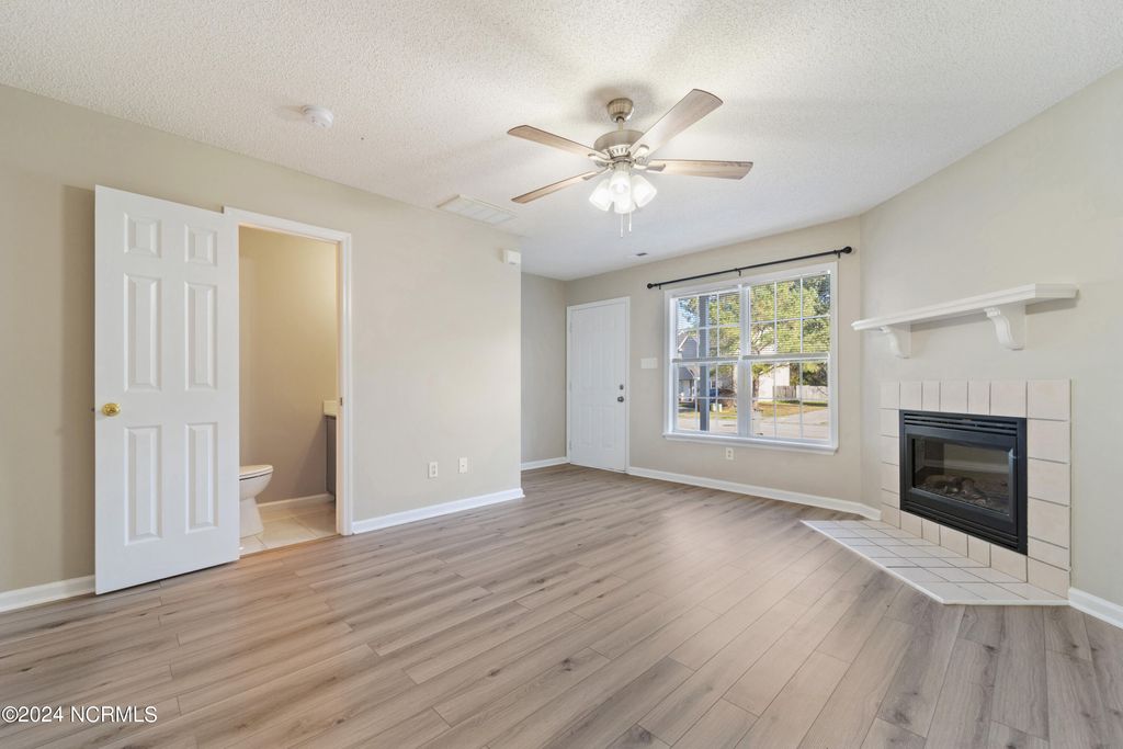 Photo of 957 W Pueblo Drive, Jacksonville, NC 28546 (MLS # 100567898)