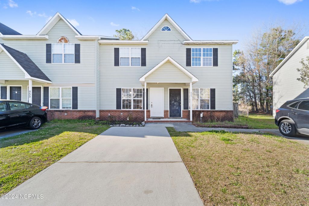 Photo of 957 W Pueblo Drive, Jacksonville, NC 28546 (MLS # 100567898)