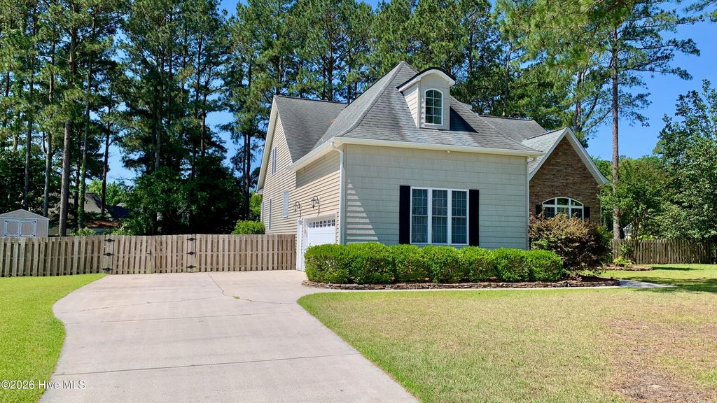 Photo of 104 Bargate Drive, New Bern, NC 28562 (MLS # 100580424)