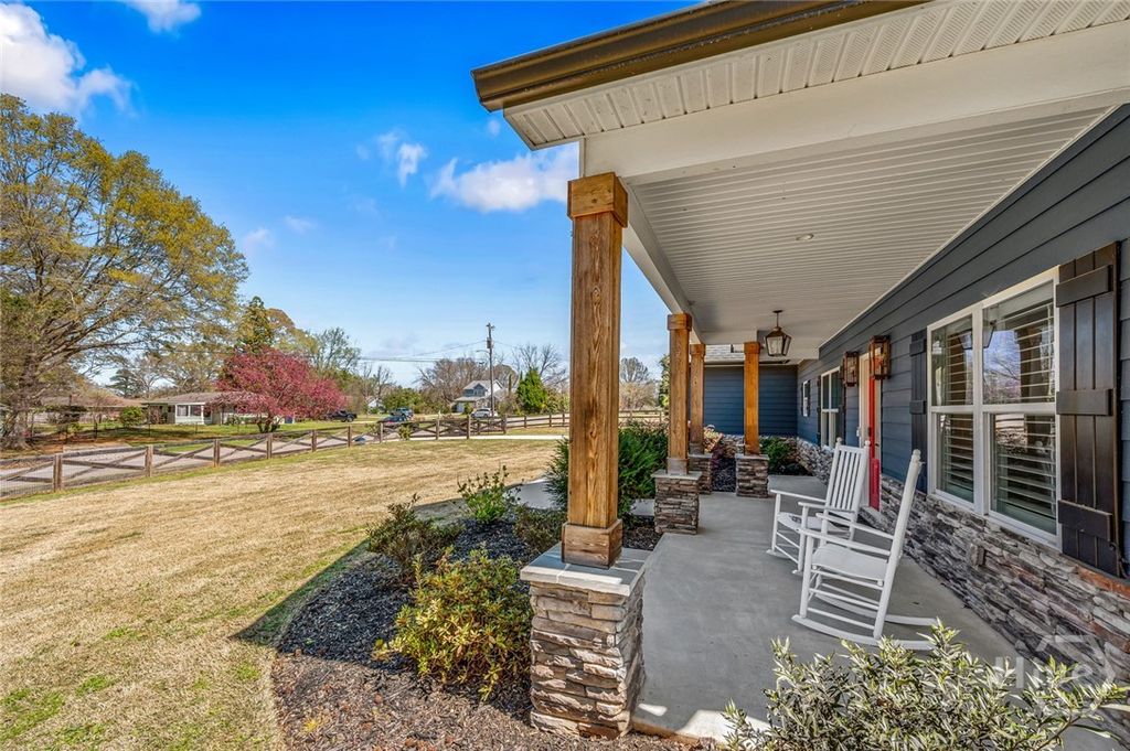 Photo of 15 Spring Circle, Watkinsville, GA 30677 (MLS # CL351508)