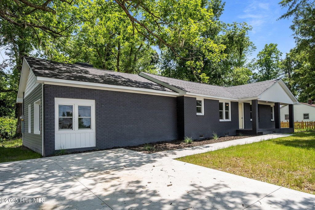 Photo of 1496 Kellum Loop Road, Jacksonville, NC 28546 (MLS # 100544808)