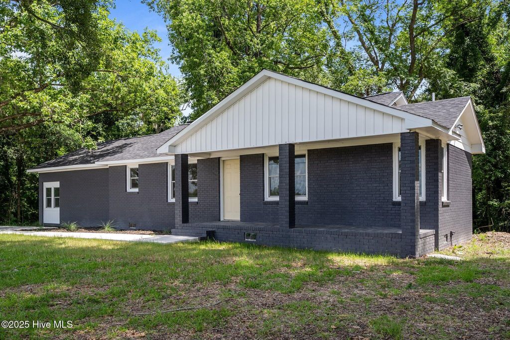 Photo of 1496 Kellum Loop Road, Jacksonville, NC 28546 (MLS # 100544808)