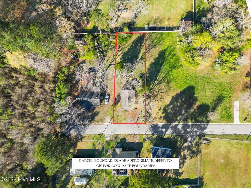 Photo of 38 Leggett Street, Lumberton, NC 28358 (MLS # 100566077)