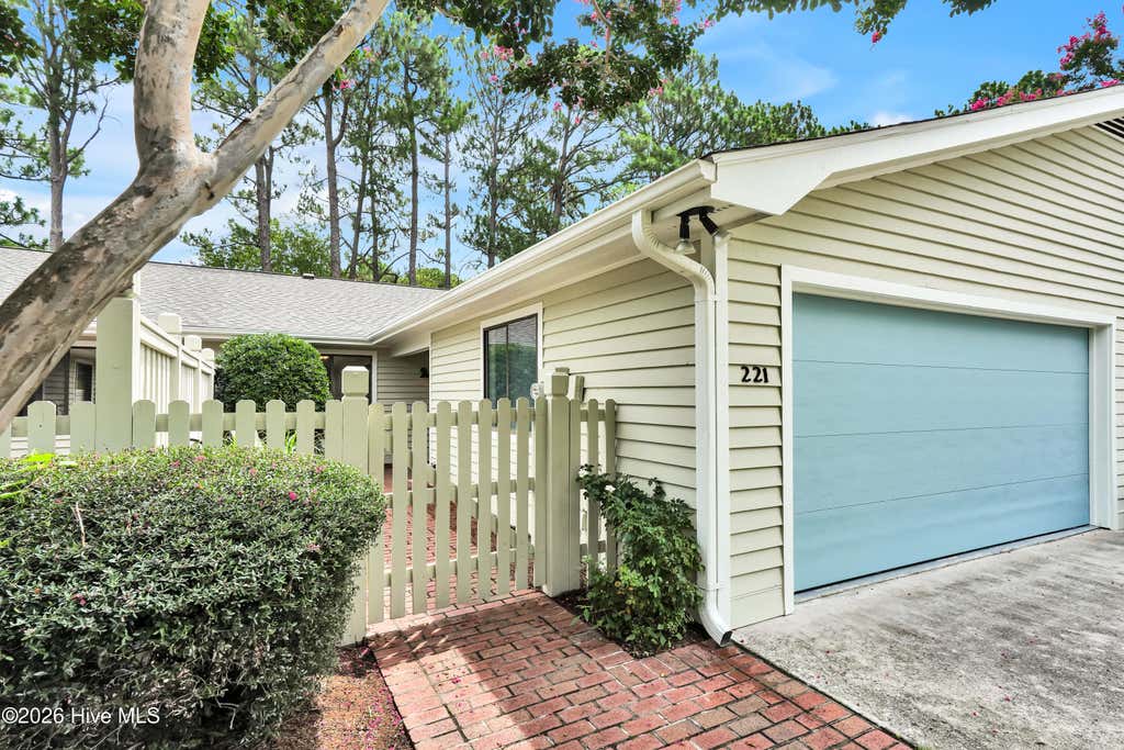 Photo of 221 Inland Greens Circle, Wilmington, NC 28405 (MLS # 100590761)