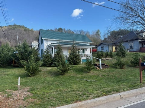 Homes For Sale - 215 Bristol Avenue<br/> Cherokee County, Andrews, NC 28901