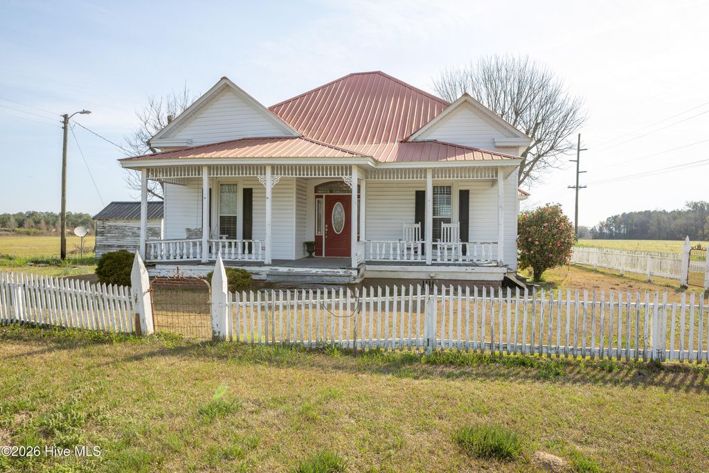 Photo of 47 Enoch Road, Clinton, NC 28328 (MLS # 100560919)