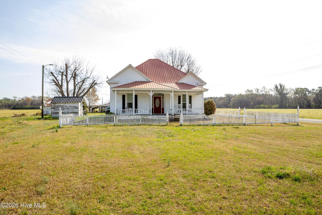 Photo of 47 Enoch Road, Clinton, NC 28328 (MLS # 100560919)